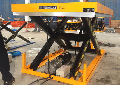 原裝小型升降機制造廠家的優勢與服務