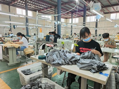 周口淮陽 “引鳳還巢”為鄉(xiāng)村振興提速，服裝制造產(chǎn)業(yè)煥發(fā)新活力